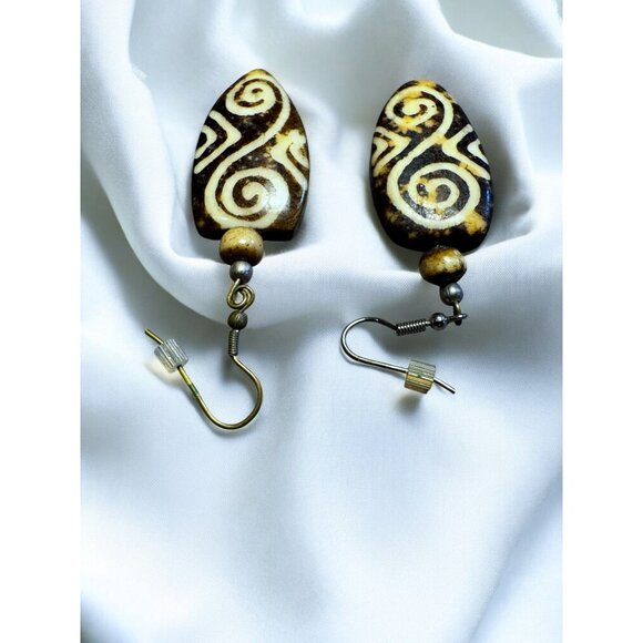 Vintage Tribal-Inspired Shell Carved Earrings With Spiral Design & Hook Closure - Picture 3 of 8